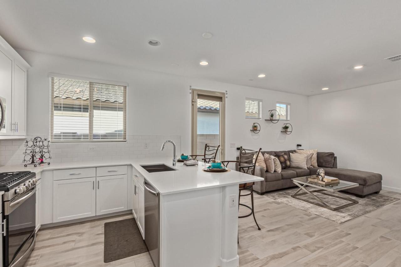 At Your Service - Modern Amenities, Urban Location, Sophisticated Style Phoenix Exterior photo