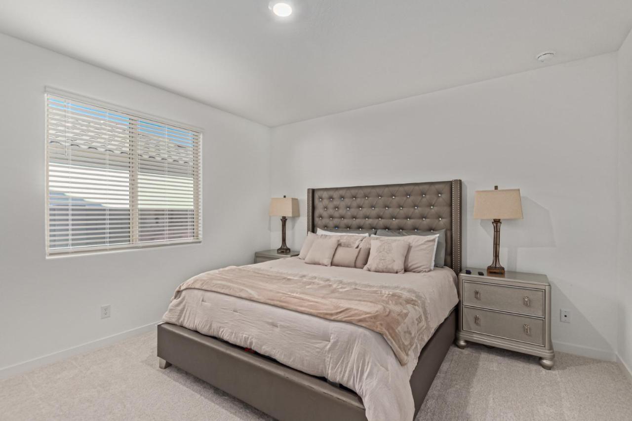 At Your Service - Modern Amenities, Urban Location, Sophisticated Style Phoenix Exterior photo
