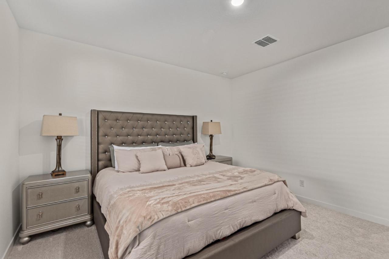 At Your Service - Modern Amenities, Urban Location, Sophisticated Style Phoenix Exterior photo