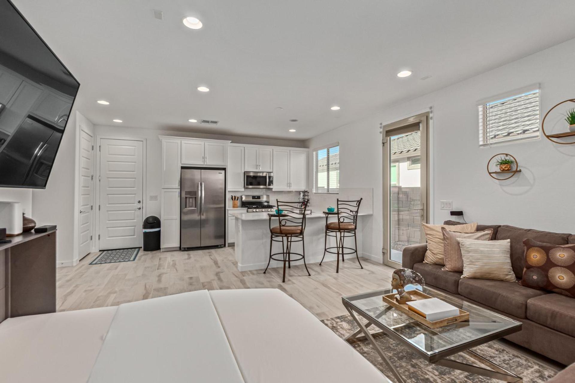 At Your Service - Modern Amenities, Urban Location, Sophisticated Style Phoenix Exterior photo